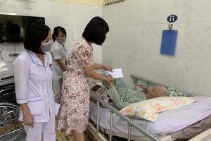 NHÂN DỊP KỶ NIỆM NGÀY QUỐC TẾ NGƯỜI CAO TUỔI (01/10/1991-01/10/2022)  BỆNH VIỆN PHỤC HỒI CHỨC NĂNG HẢI DƯƠNG ĐÃ TỔ CHỨC THĂM HỎI TẶNG QUÀ CÁC BỆNH NHÂN TRÊN 80 TUỔI ĐANG ĐIỀU TRỊ TẠI VIỆN