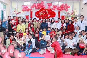 BỆNH VIỆN PHỤC HỒI CHỨC NĂNG HẢI DƯƠNG THĂM HỎI, TẶNG QUÀ BỆNH NH N NH N DỊP TẾT GIÁP THÌN