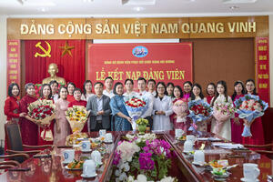 LỄ KẾT NẠP ĐẢNG VIÊN NĂM 2025 CỦA BỆNH VIỆN PHỤC HỒI CHỨC NĂNG HẢI DƯƠNG